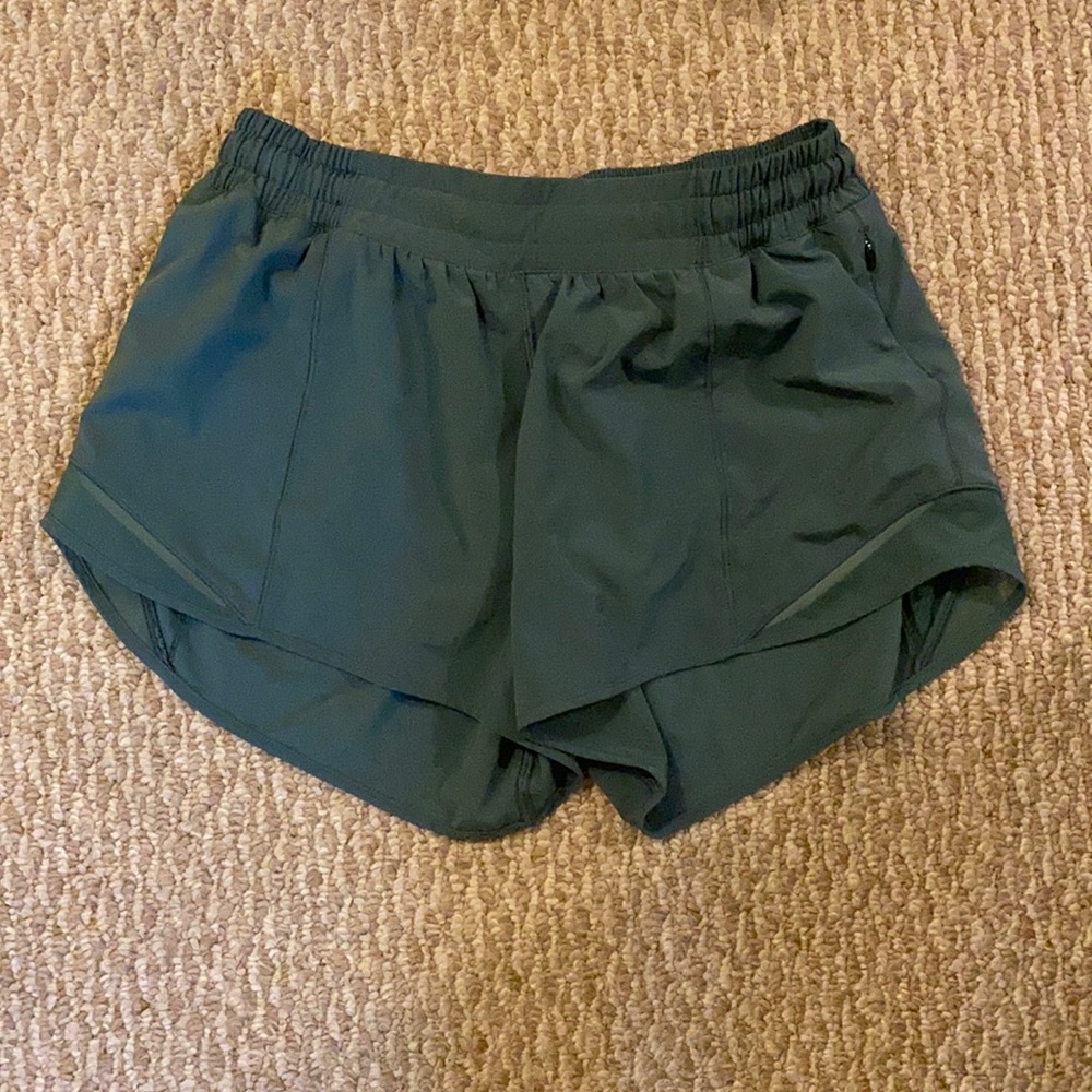 GREEN rare lululemon hotty hot shorts 4 inch